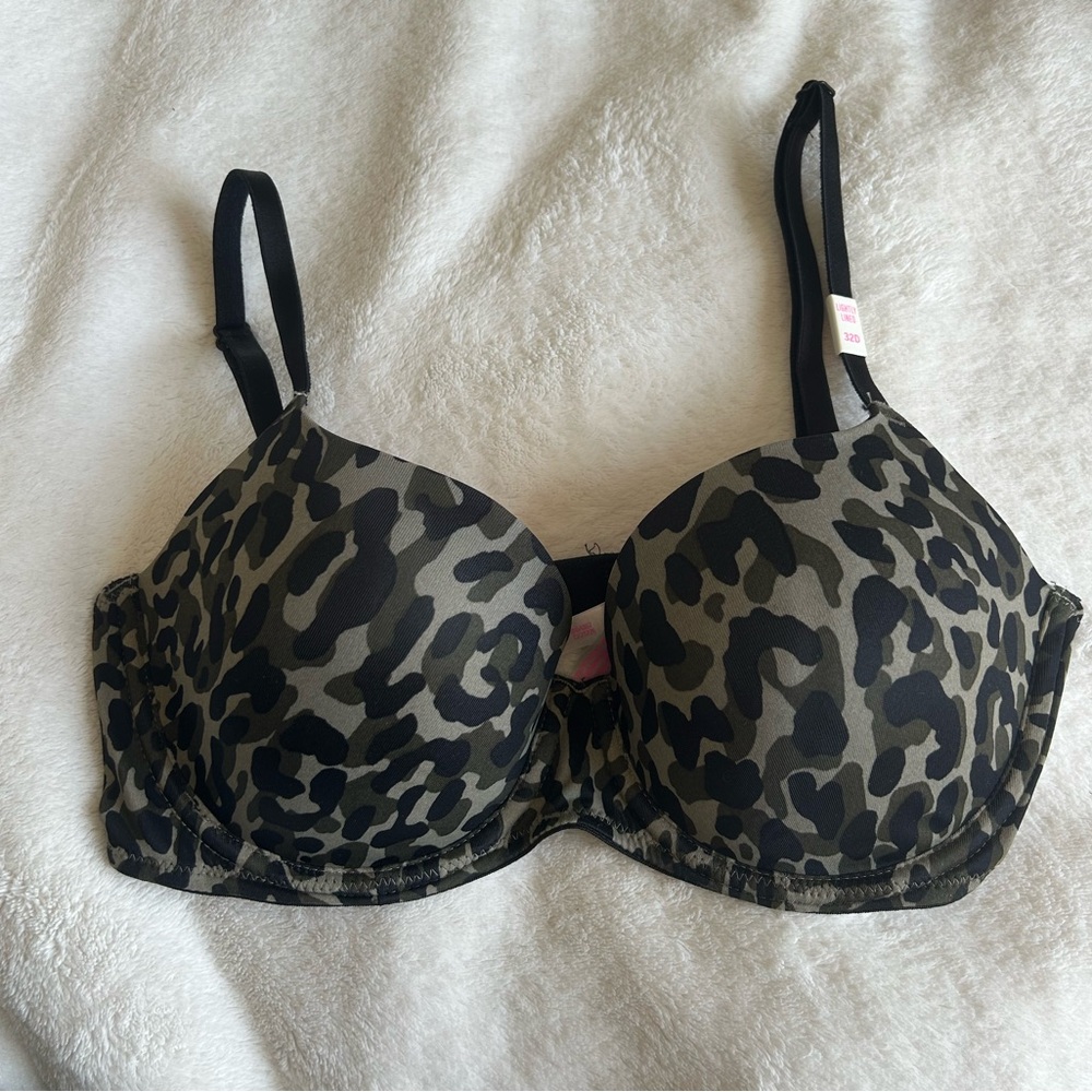 PINK Victoria’s Secret Wear Everywhere Lightly Lined bra cheetah